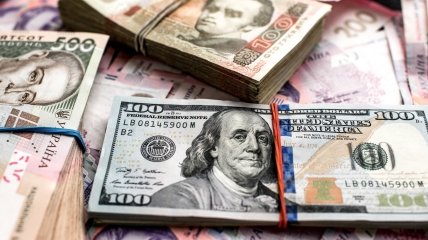 Из-за колебаний доллара некоторые трудности испытывает и украинская валюта