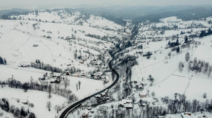 "Большая стройка": на самом длинном маршруте Закарпатья обновили почти 50 км покрытия