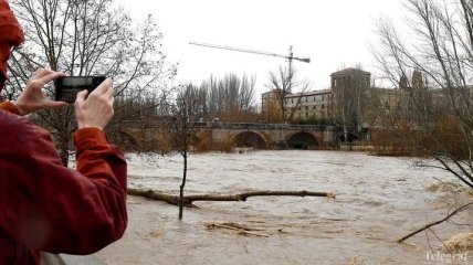 Два шторма накрыли запад Европы: не менее восьми человек погибли 