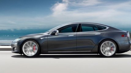 Электромобиль Tesla Model S снес патрульный внедорожник в Калифорнии