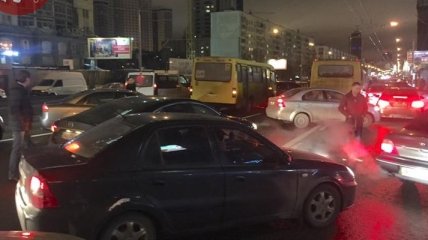 В Киеве столкнулись 7 автомобилей на проспекте Победы 
