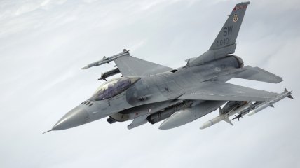 Самолет F-16