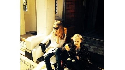 Ольга Фреймут с дочкой отправились в Лондон (ФОТО)