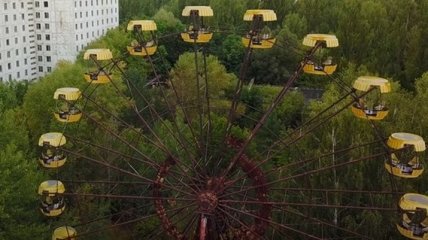 В Чернобыльской зоне без электричества запустили колесо обозрения (Видео)