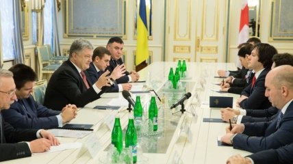 Порошенко предлагает приобщить вопрос Южной Осетии и Абхазии к санкциям против РФ