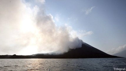 На острове Ява массово эвакуируют жителей 