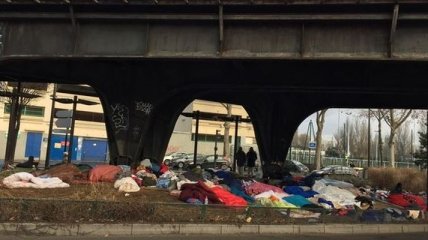 В Париже разгоняют разросшийся стихийный лагерь мигрантов 