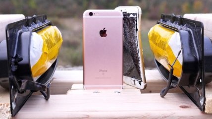 Фанат Apple показал, что происходит с iPhone 6s во время ДТП (Видео)