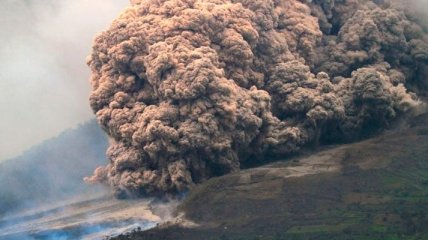 В Индонезии произошло новое извержение вулкана Синабунг (Фото)
