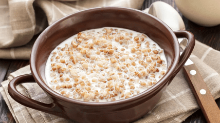 Гречка с молоком (видео)