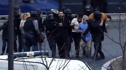 Террориста в кошерном магазине в Париже убили (Видео)