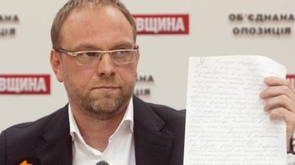 Власенко не имеет права защищать Тимошенко