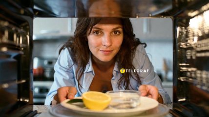 Лимон поможет отмыть микроволновку