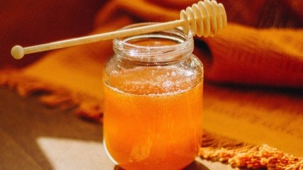 Найпростіший і найбезпечніший метод розтопити мед – нагріти його природним шляхом