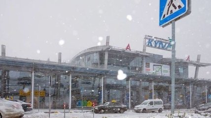 Снегопад "перенес" часть рейсов из столичных "Жулян" в "Борисполь"