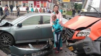 Во Львове маршрутка влетела в авто: пострадали шесть человек