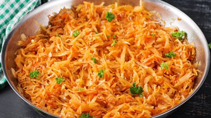 Тушкована капуста