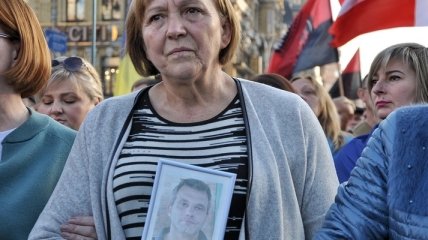 "Берегите себя ради светлой памяти сына": мать погибшего бойца ВСУ показала трогательное письмо от смертельно больной девушки