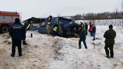 В РФ перевернулся автобус с детьми, есть погибшие