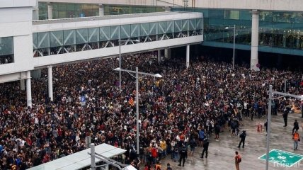 Протесты в Испании: в городском аэропорту пострадали почти 40 человек