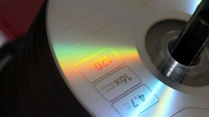 Милиция изъяла почти 11 тысяч контрафактных компакт-дисков.
