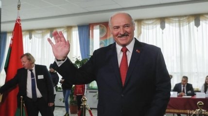 Лукашенко успокоил Польшу, заверив, что русские танки не окажутся на ее территории
