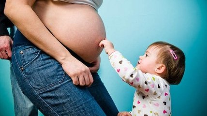 Семья от А до Я: как подготовить первенца к рождению второго ребенка (видео)