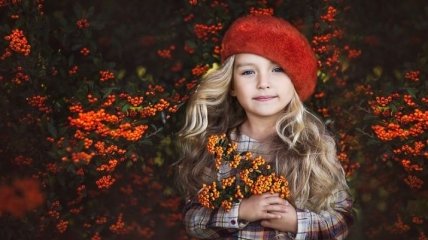 Фотограф создает потрясающие портреты своей дочери с цветами (Фото)