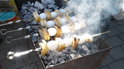 В Днепре установили рекорд по жарке куриных яиц на мангале