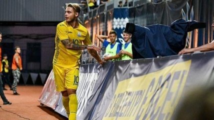 Богдан Лєднєв: Практично після кожної гри дарую фанатам футболку