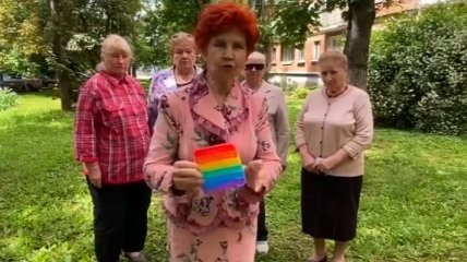 "Это г*вно": бабушки Путина разразились гневной тирадой против Pop It (видео)