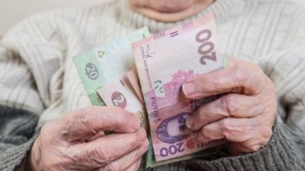 Пенсии за январь 2018 г. пенсионеры получат накануне праздников в декабре