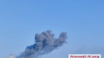 Облако дыма над Николаевом утром 15 июля