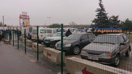 При пересечении линии разграничения на КПВВ "Станица Луганская" возможны задержки