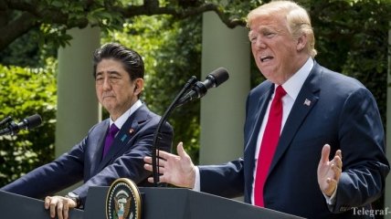 Трамп и Абэ договорились обсудить торговые отношения