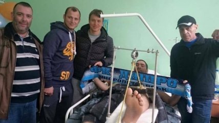 Футболисты "Днепра" посетили раненых бойцов