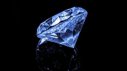 Звучит как алхимия: ученые сделали алмаз из нефти