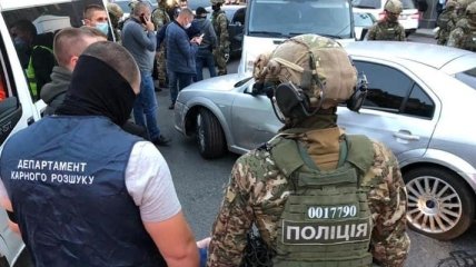 На Крещатике в Киеве со стрельбой задержали бандитов: нашумевшая операция попала на камеры (видео)