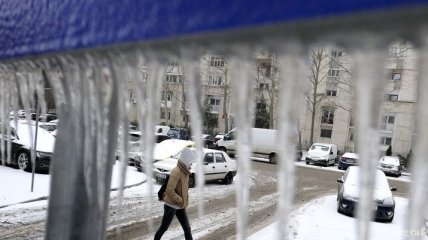 Снежный коллапс в Румынии: перекрыты дороги, движение поездов отменено