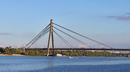 В Киеве ограничат движение на одном из мостов