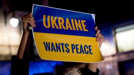 В изображении подчеркнут миролюбивый характер украинцев