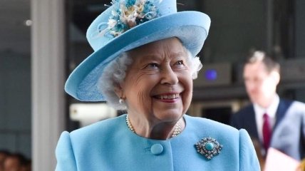 Британская королева Елизавета II отказалась носить натуральный мех