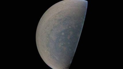 На Юпитере сфотографировали циклоны и штормы