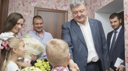 Порошенко провел встречу с семьей героя Украины