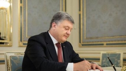 Порошенко назначил около 6 тыс государственных наград украинцам в 2017 году