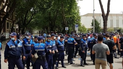 В Албании начались протесты из-за сноса здания Национального театра