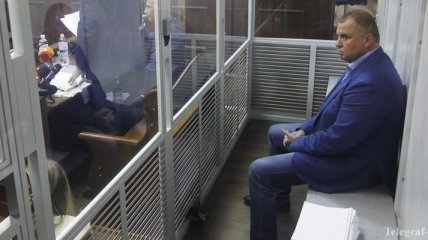 Суд возобновился: защита просит выпустить Гладковского из "клетки"