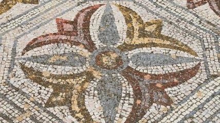 На древней мозаике найдено изображение часов