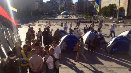 В центре Киева появились палатки протестующих