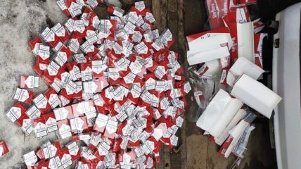 Правоохоронці перекрили канал контрафактних сигарет, що постачали з окупованого Донбасу (Відео)